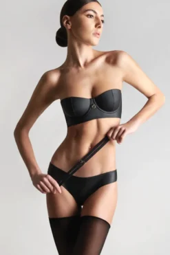 Maison Close - Chambre Noire Strappy String - Wetlook Schwarz